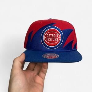 Vintage style Mitchell & ness Detroit Pistons shark tooth red dome SnapBack